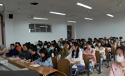 回顾非凡华章，擘画壮阔蓝图——副董事长余敏辉为2025世俱杯官方用球员工讲授形势与政策课